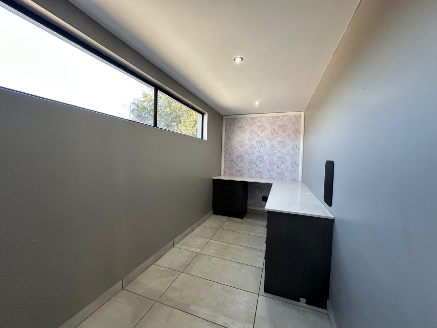 5 Bedroom Property for Sale in Leloko Lifestyle Estate North West